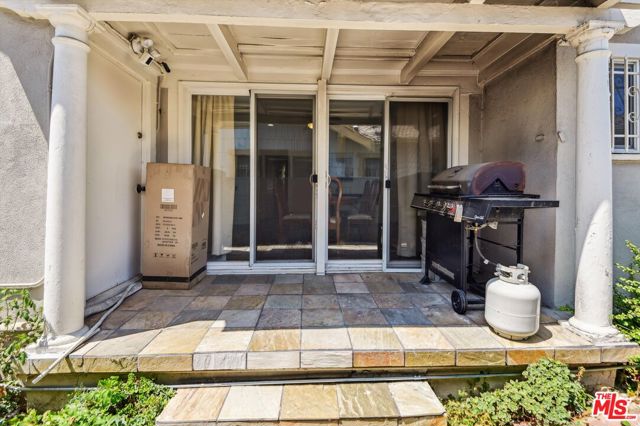 5342 Lemon Grove Avenue, Los Angeles, California 90038, 5 Bedrooms Bedrooms, ,2 BathroomsBathrooms,Single Family Residence,For Sale,Lemon Grove,23307919