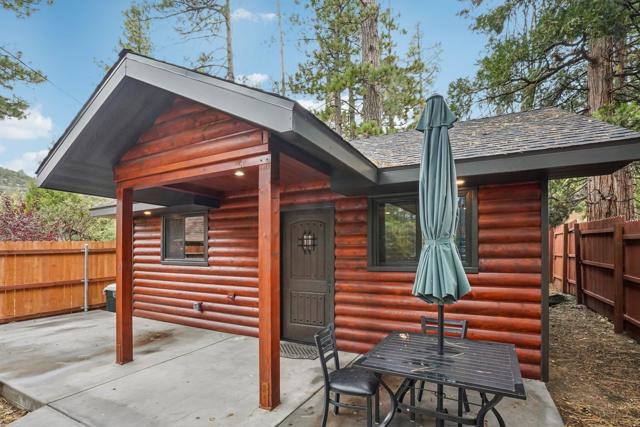 25750 Alderwood, Idyllwild CA: https://media.crmls.org/mediaz/da134588-41fb-450d-a1ee-e514513ccd81.jpg