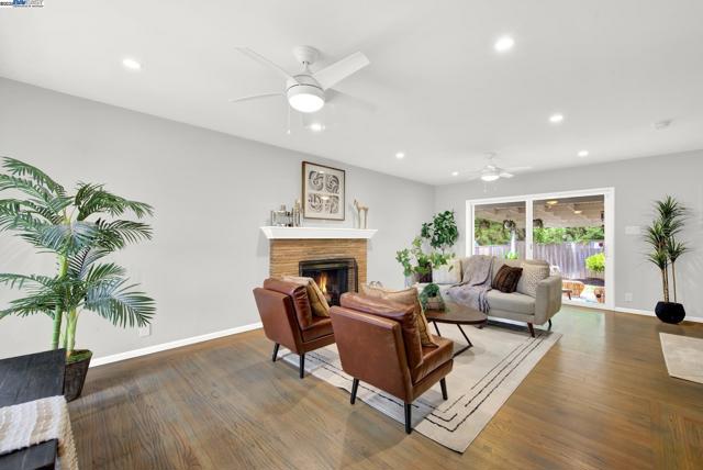 Image 4 of 32 For 3627 Loma Vista Ave