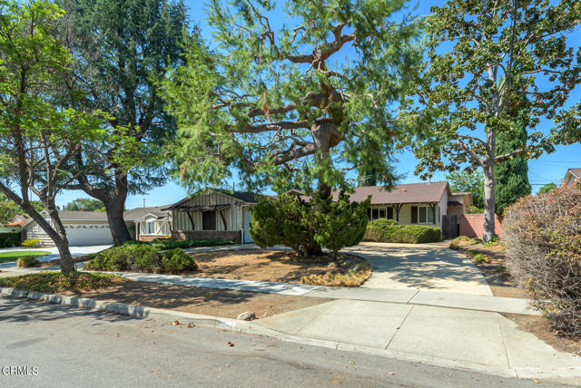 1533 Lynoak Dr, Claremont, CA 91711