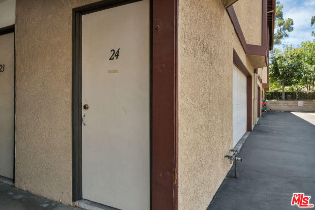 10220 De Soto Avenue, Chatsworth CA: https://media.crmls.org/mediaz/da1473d3-537a-47f6-9884-d6201bc2d4b6.jpg
