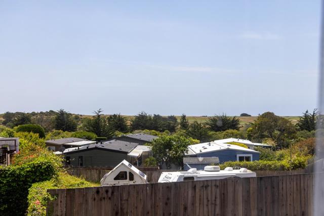 120 Oceanview Ave, Half Moon Bay CA: https://media.crmls.org/mediaz/da148a5c-164a-46c4-a773-ca9d647054d9.jpg