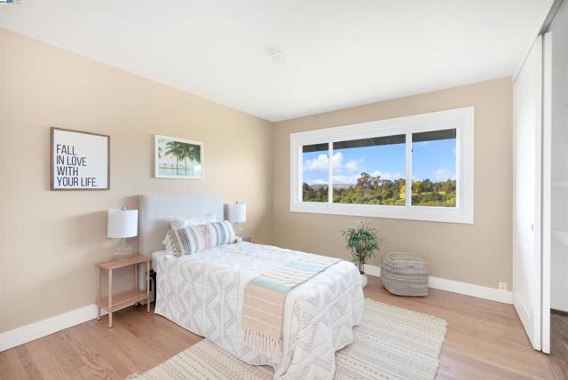 3218 Oakes Dr, Hayward CA: https://media.crmls.org/mediaz/da14e8b9-6226-4a35-b85e-35756cd397ad.jpg