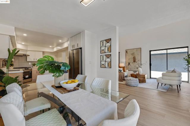 2863 El Capitan Dr, Pleasanton CA: https://media.crmls.org/mediaz/da15052e-0bee-4fe7-aaea-9841a7785167.jpg