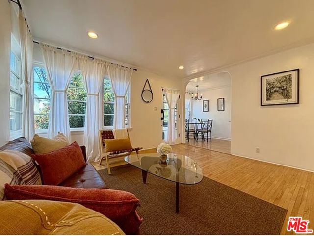 1144 15th Street, Santa Monica CA: https://media.crmls.org/mediaz/da15d499-a043-40d0-adf8-5e6db0410216.jpg