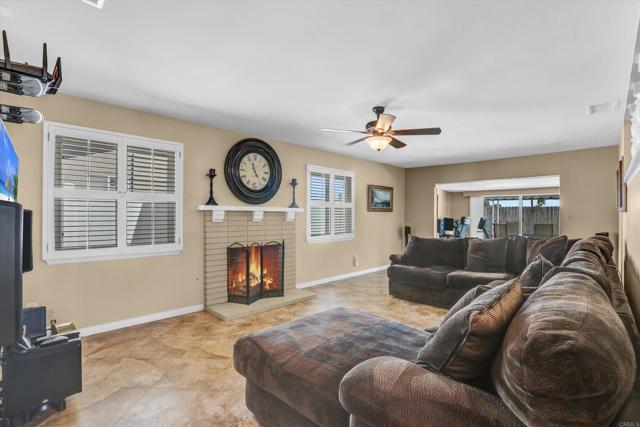 Detail Gallery Image 4 of 38 For 8301 Beaver Lake Dr, San Diego,  CA 92119 - 3 Beds | 2 Baths