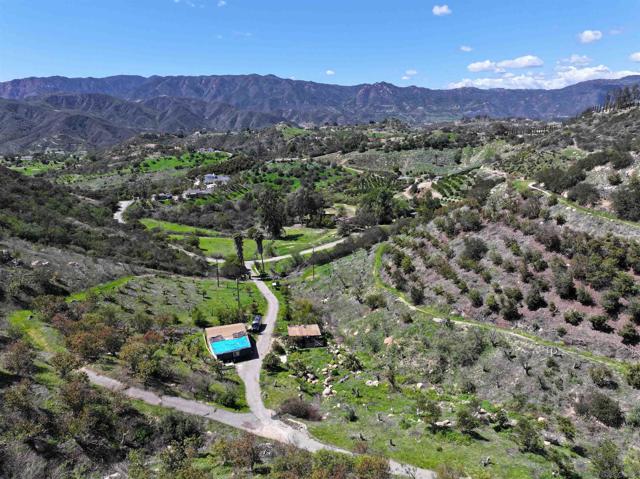 2339 Green Valley Rd, Fallbrook CA: https://media.crmls.org/mediaz/da1664fd-4a7e-4270-a7d3-66263524c8e2.jpg