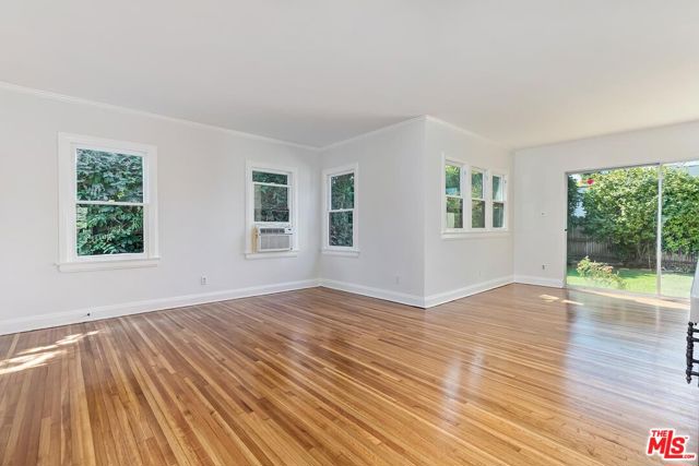 305 South Swall Drive photo 8