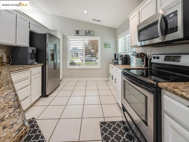 656 Miller Dr, Oakley CA: https://media.crmls.org/mediaz/da175243-bb09-4580-a9dd-e1e01e37a211.jpg