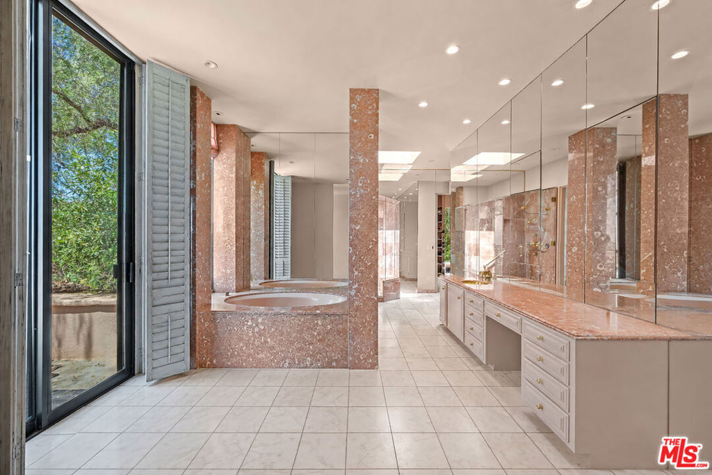 MLS #25595643 image #19