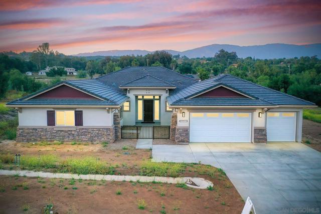 29527 Viking View Ln, Valley Center CA: https://media.crmls.org/mediaz/da17b5bb-0cef-41ef-b563-1497d2faa585.jpg
