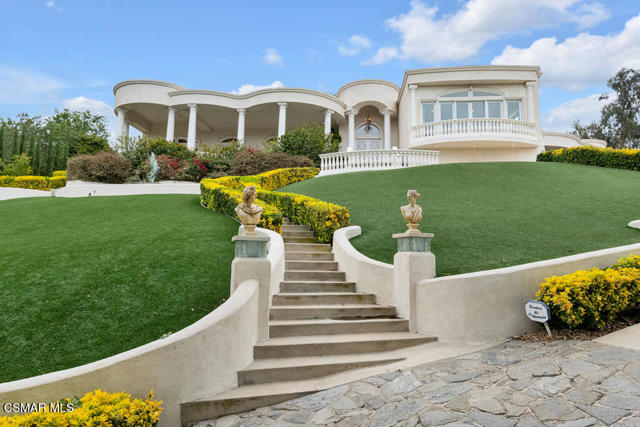 932 Rosario Drive, Thousand Oaks CA: https://media.crmls.org/mediaz/da1819bc-0416-462d-8f6a-d1cb5e9fef69.jpg