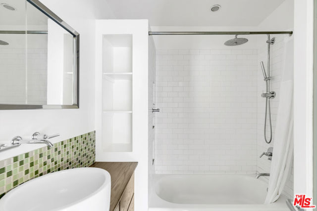 2073 VINE Street, Los Angeles CA: https://media.crmls.org/mediaz/da181a62-bd9c-4b58-8889-d18c70381813.jpg
