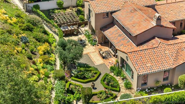 17075 San Antonio Rose Ct, San Diego CA: https://media.crmls.org/mediaz/da182f70-5f5f-421f-9d07-6039b2239c91.jpg