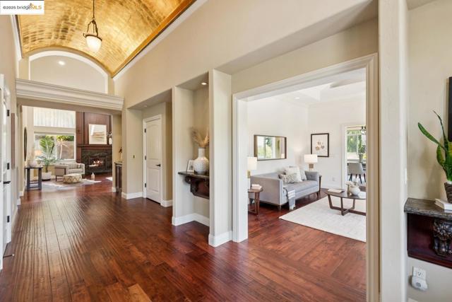 3244 Ridgeview PL, Hayward CA: https://media.crmls.org/mediaz/da183d3d-65b4-4ed5-bd17-1fd558a86613.jpg