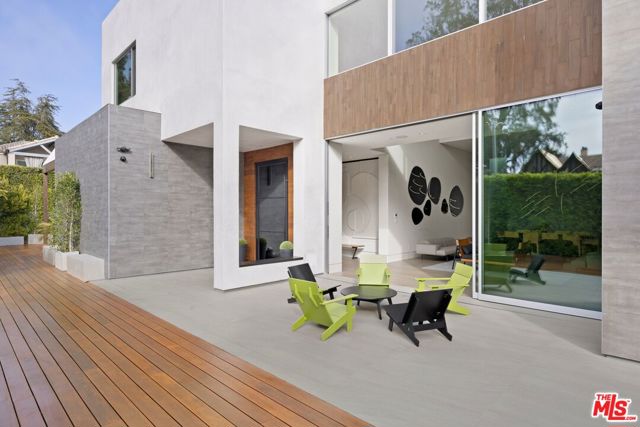 1410 Georgina Avenue, Santa Monica CA: https://media.crmls.org/mediaz/da1860bb-503e-4ea8-8392-f070852774bf.jpg