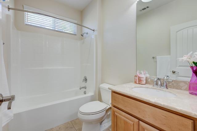 2528 AMANTEA WAY, Dublin CA: https://media.crmls.org/mediaz/da190ffb-32cb-41eb-a404-ebb5f9870ff2.jpg
