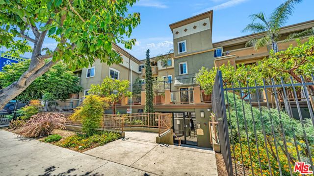 1408 W WASHINGTON Boulevard, Los Angeles CA: https://media.crmls.org/mediaz/da1982f1-8207-42c3-a4ba-671508aec6b1.jpg