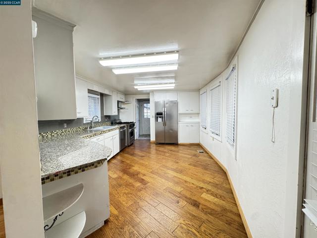 1139 Sierra Vista Way, Lafayette CA: https://media.crmls.org/mediaz/da198a34-a52d-42cf-b0a6-001d199343e3.jpg
