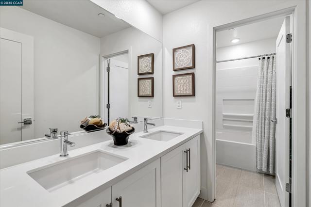 39103 Via Vicenza, San Ramon CA: https://media.crmls.org/mediaz/da19ebfd-05aa-467e-803e-3883c05f1dd3.jpg