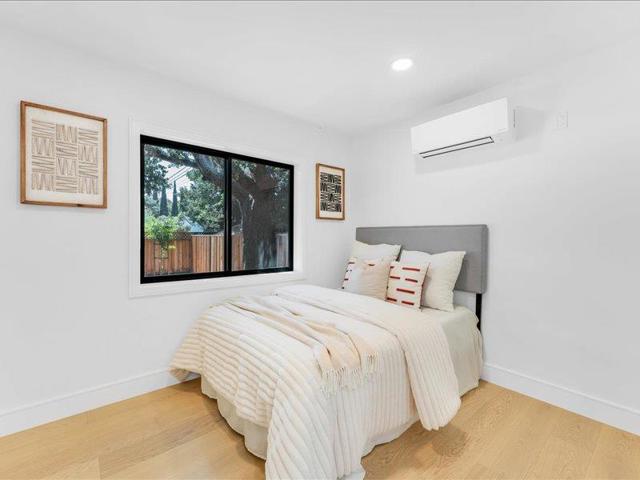 883 Rorke Way, Palo Alto CA: https://media.crmls.org/mediaz/da1ab3b4-a830-44a5-9d61-77bc4d3dbe19.jpg