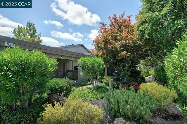 633 Terra California Dr, Walnut Creek CA: https://media.crmls.org/mediaz/da1bcc13-c616-44fd-85b7-aaadf5019ba1.jpg