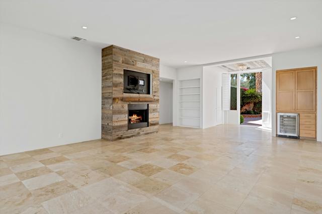 46640 Amir Drive, Palm Desert CA: https://media.crmls.org/mediaz/da1cc9c2-faf8-465d-a401-1d7f01f34167.jpg