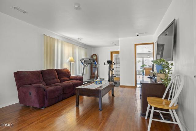 1213 Doris Avenue, Oxnard CA: https://media.crmls.org/mediaz/da1d4014-ee6f-40c2-a891-679edd1bd77d.jpg