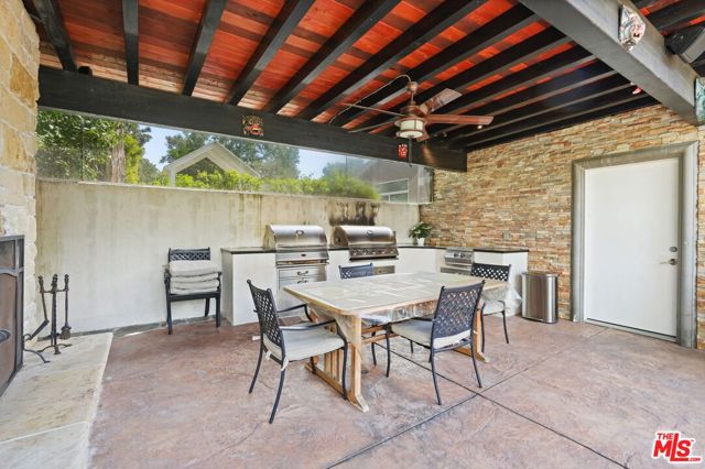 5324 Irvine Avenue, Valley Village CA: https://media.crmls.org/mediaz/da1d5559-835a-4e71-b49c-3f720bc8cc45.jpg