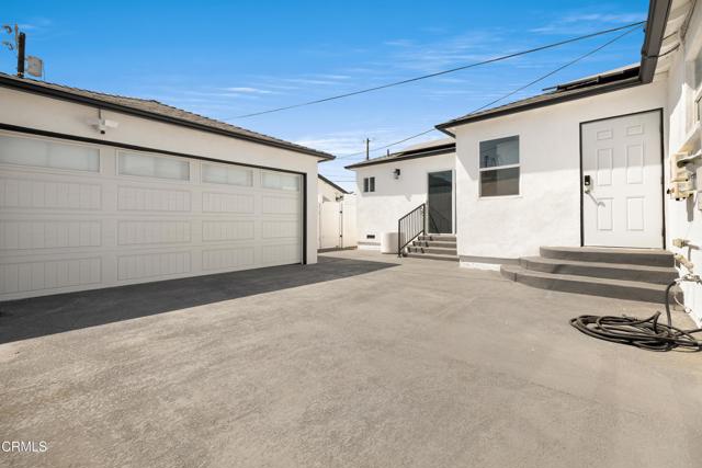 7637 Radford Avenue, North Hollywood CA: https://media.crmls.org/mediaz/da1d727c-f82f-46ed-996c-324c3278aabb.jpg