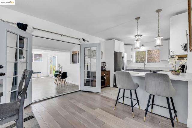 2350 W Shell Ave, Martinez CA: https://media.crmls.org/mediaz/da1da411-f5f7-4441-8fcf-a45261bfedb1.jpg