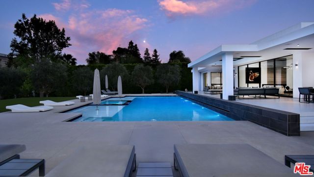 16032 VALLEY VISTA Boulevard, Encino CA: https://media.crmls.org/mediaz/da1da441-8b0f-4f7d-aaba-0faa930091c8.jpg