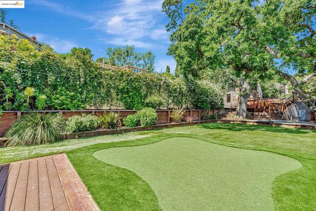 3336 Oak Ct, Lafayette CA: https://media.crmls.org/mediaz/da1e968c-0d67-41f2-9fd0-1e2b2fc81c27.jpg