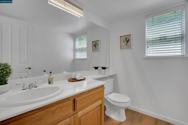 123 Williamson Ct, Martinez CA: https://media.crmls.org/mediaz/da1ea14f-7cfb-4855-a538-6da58c3d7090.jpg