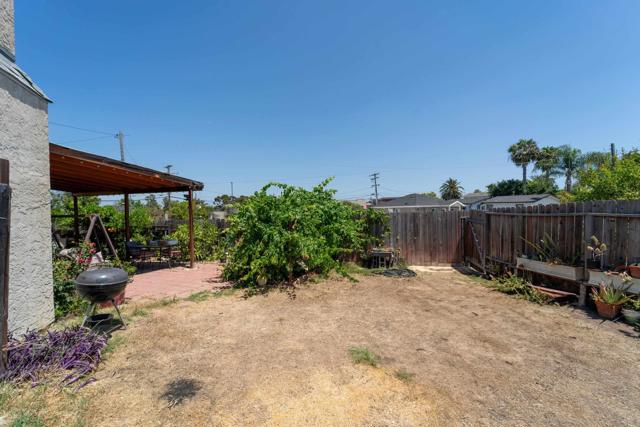 4643 Cherokee Avenue, San Diego CA: https://media.crmls.org/mediaz/da1eb4a9-5762-420c-a522-2004c3ea73ef.jpg
