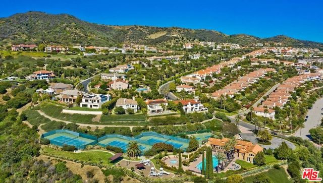 16864 Calle Bellevista, Pacific Palisades CA: https://media.crmls.org/mediaz/da1efcd8-fb72-4f32-91a5-099fb5f5d316.jpg