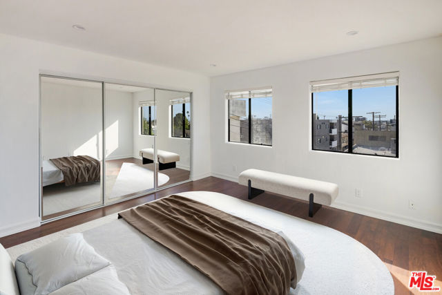 1216 S Saltair Avenue, Los Angeles CA: https://media.crmls.org/mediaz/da1fe7f7-bb24-47e5-9aed-0800f038c219.jpg