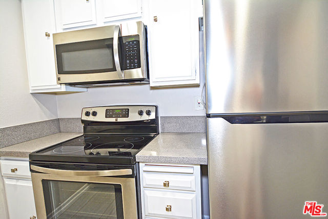 750 N Kings Road, West Hollywood CA: https://media.crmls.org/mediaz/da2077ba-bd2c-4aaa-b470-dbe7c052dc67.jpg