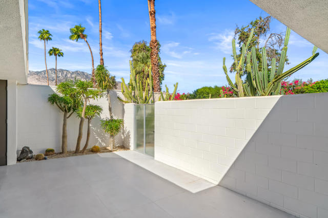 172 Desert Lakes Drive, Palm Springs, CA 92264