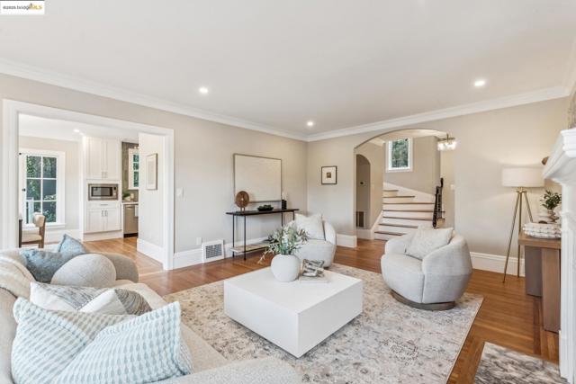 725 Carlston Ave, Oakland CA: https://media.crmls.org/mediaz/da20b820-6af9-4b5c-8e8c-a9fdaf550b08.jpg