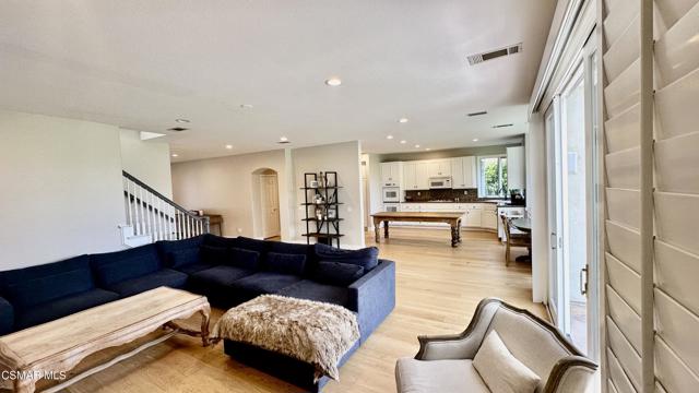 1658 Bushgrove Court, Lake Sherwood CA: https://media.crmls.org/mediaz/da20f432-bf36-4f5c-99c1-a79c35a2e0c4.jpg