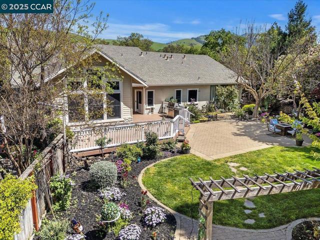 1101 North Gate Road, Walnut Creek CA: https://media.crmls.org/mediaz/da211d54-b2a5-4809-bcb5-bd88c12efad4.jpg