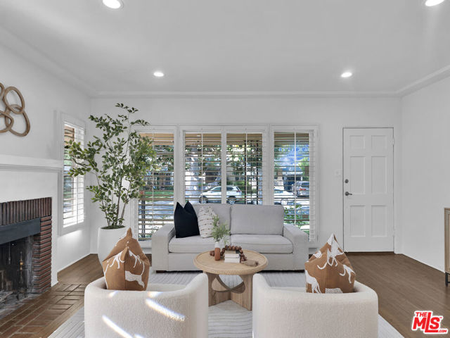 4215 Mentone Avenue, Culver City CA: https://media.crmls.org/mediaz/da214e51-1d73-491e-8ab8-b176c6e5390d.jpg