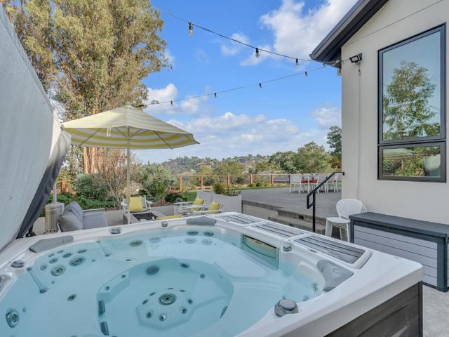 60 Glengarry Way, Hillsborough CA: https://media.crmls.org/mediaz/da21adc9-9935-44cf-8344-eb4ad8276ba6.jpg