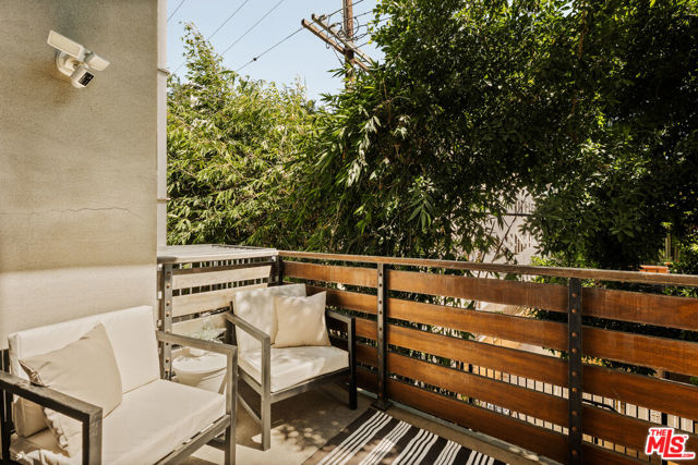 7062 Hawthorn Avenue, Los Angeles CA: https://media.crmls.org/mediaz/da222227-a8d3-4149-82ab-22758c997c32.jpg