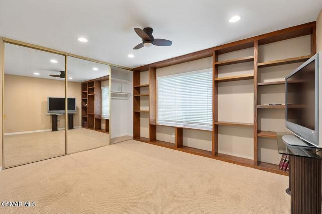 3294 Sierra Drive, Westlake Village CA: https://media.crmls.org/mediaz/da225e51-228e-4d14-b319-f072603db84d.jpg