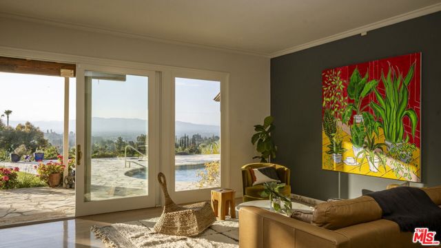 16303 Mandalay Drive, Encino CA: https://media.crmls.org/mediaz/da229df9-cd0e-4e67-bb4e-5979ced703f3.jpg