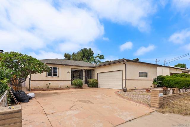 5750 Roanoke St, San Diego CA: https://media.crmls.org/mediaz/da22e46b-d3ef-412b-8993-da74f5033b76.jpg