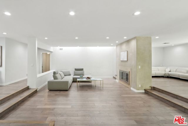 15539 Hamner Drive, Los Angeles CA: https://media.crmls.org/mediaz/da23443c-55de-4413-b5b5-f464501f587f.jpg