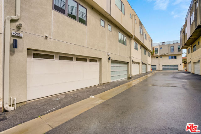 2930 Rowena Avenue, Los Angeles CA: https://media.crmls.org/mediaz/da236c95-cd58-4ac0-8c67-48763ea1ede8.jpg